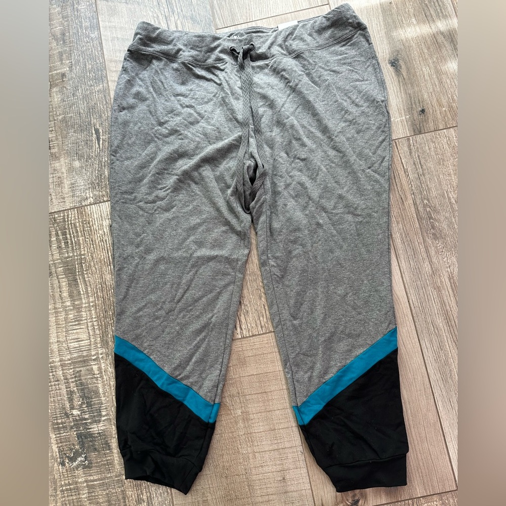 Avenue leisure jogger NWT 18/20
